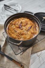 Olla cocotte redonda de hierro fundido Staub 1102825 negro mate 6.25 cuartos de galón