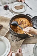 Olla cocotte redonda de hierro fundido Staub 1102825 negro mate 6.25 cuartos de galón