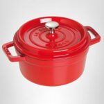 Olla Cocotte Redonda de Hierro Fundido Staub 1102806 Cereza 5.9 Litros