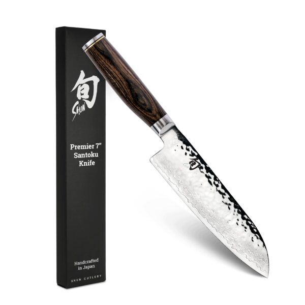 Shun Premier - Cuchillo Santoku de 7 pulgadas afilado a mano, hecho a mano en Japón, ligero, ágil y fácil de maniobrar,