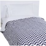 Cubrecama Twin chevron algodón reversible New Arrivals Inc VQE-034 azul marino blanco