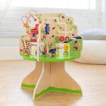 Manhatan Toy, Libro de cuentos niño de madera/Centro de actividades de aventura, Multicolor