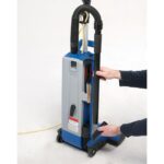 Aspiradora vertical Clarke CarpetMaster 115 Nilfisk 107407691 trayectoria 15 pulgadas color azul