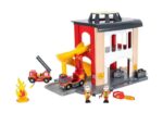 BRIO World - 33833 Central Fire Station | Juguete de 12 piezas para niños con camión de bomberos y accesorios para niños