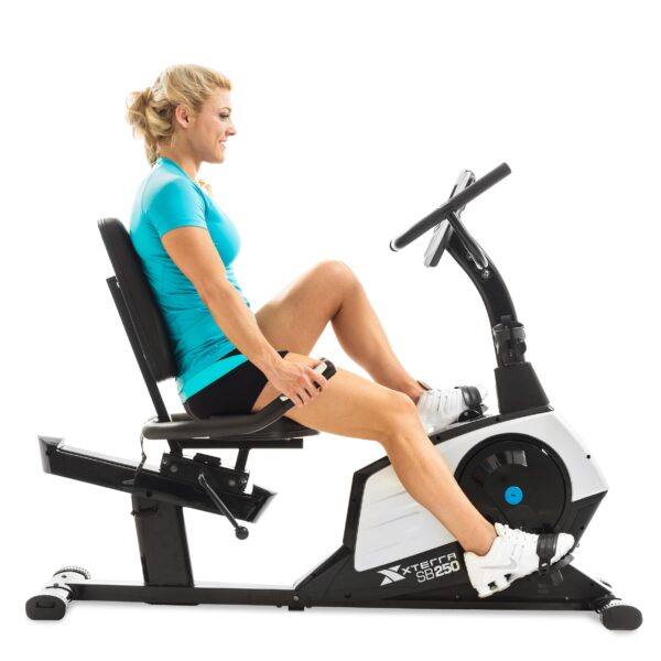 Bicicleta reclinada fitness XTERRA SB250 resistencia magnética 24 niveles volante 13.5 libras pantalla LCD 5.5 pulgadas