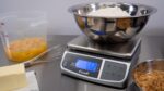 Báscula digital industrial y de cocina Escali M6630 capacidad 66 libras doble pantalla a prueba de derrames acero inoxid