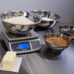 Báscula digital industrial y de cocina Escali M6630 capacidad 66 libras doble pantalla a prueba de derrames acero inoxid
