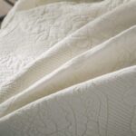 Colcha Tache Home Fashion JHW-643-CK tamaño California King color blanco