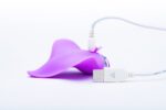 Clandestine Devices Vibrador Mimic, Lila