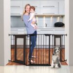 Dreambaby Denver Adapta - Puerta de seguridad extra ancha para bebés, para puertas, pasillos y escaleras, se adapta a ab