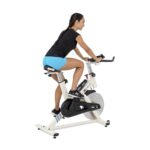 Bicicleta de Ciclismo Interior XTERRA MB550 Volante 48.5 lb Transmision Correa Monitor LCD