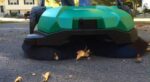 Barredora de triple cepillo Bissell BigGreen BG355 Deluxe 21 pulgadas contenedor 9 galones polipropileno verde