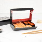 Caja de sushi desechable Restaurantware Sakura Vision RWA0356 papel negro rectangular 8x4.8x1.8 pulgadas tapa integrada