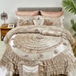 Juego de edredón victoriano Cinnamon Tache Home Fashion VEMA1612-CK tamaño California King beige volantes florales 6 pie