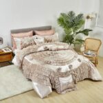 Juego de edredón victoriano Cinnamon Tache Home Fashion VEMA1612-CK tamaño California King beige volantes florales 6 pie