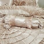 Juego de edredón victoriano Cinnamon Tache Home Fashion VEMA1612-CK tamaño California King beige volantes florales 6 pie