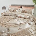 Juego de edredón victoriano Cinnamon Tache Home Fashion VEMA1612-CK tamaño California King beige volantes florales 6 pie