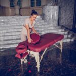 Master Massage - Mesa de masaje portátil de Eva de 30 pulgadas para mujeres y personas obesas, cama facial de salón de s
