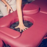 Master Massage - Mesa de masaje portátil de Eva de 30 pulgadas para mujeres y personas obesas, cama facial de salón de s