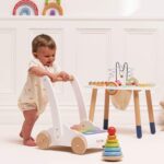 Le Toy Van - Petilou - Caminante de madera para niños pequeños y bebés | Andador educativo de nube arcoíris | Adecuado p