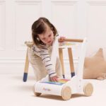 Le Toy Van - Petilou - Caminante de madera para niños pequeños y bebés | Andador educativo de nube arcoíris | Adecuado p