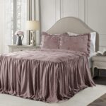 Juego de colcha con falda de volantes Ravello Lush Decor Triangle Home Fashions 16T004020 3 piezas
