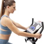 Bicicleta Estática Vertical Circuit Fitness AMZ-594U Resistencia Magnética 15 Programas Preestablecidos Capacidad 300 Li