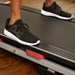 Cinta de Correr Plegable Sunny Health Fitness SF-T7917 2.5 HP 15 Niveles Inclinación USB Bluetooth 265 Lbs