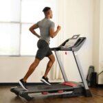 Cinta de Correr Plegable Sunny Health Fitness SF-T7917 2.5 HP 15 Niveles Inclinación USB Bluetooth 265 Lbs