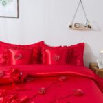 Juego de ropa de cama con edredón y volantes Tache Home Fashion VEHY4174-CK California King rojo