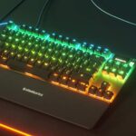 Teclado Mecánico Gaming TKL SteelSeries Apex 7 TKL 64747 Pantalla OLED Interruptores Marrones QWERTY