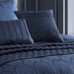 Juego de edredón Riverbrook Home 82395 King 10 piezas 100% poliéster azul oscuro Destiny para recámara
