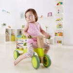 Hape Scoot Around Ride On Bicicleta de madera, verde brillante y banco de libras y grifo con xilófono deslizante, juguet