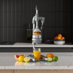 Tribest Pro MJP-100 Profesional Exprimidor de Prensa en Frío Manual para Naranja, Limón y Otras Frutas Cítricas, Gris
