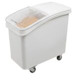 Contenedor de ingredientes Met Lux Restaurantware RWT0869 27 galones sobre ruedas con tapa y cuchara almacenamiento de a