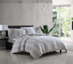 Juego de edredón Heron Riverbrook Home 82941 3 piezas tamaño King color bronce marfil