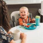 Chicco Polly Silla alta plegable que ahorra espacio con almohadilla de asiento fácil de limpiar, silla alta para bebés y