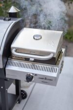 Camp Chef Sidekick Sear - Incluye caja BBQ para parrilla de pellets - Accesorio para cocinar al aire libre - Sellado y p