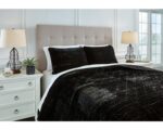 Juego de edredon Dairick Ashley Furniture Industries Q903003K 3 piezas King con 2 fundas de almohada color negro Signatu