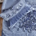 Juego de edredón con volantes Royal Glam Tache Home Fashion MZ002Blue 6 piezas Queen satén azul