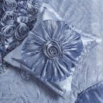 Juego de edredón con volantes Royal Glam Tache Home Fashion MZ002Blue 6 piezas Queen satén azul