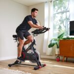 Bicicleta de ciclismo interior Sunny Health Fitness SF-B1805SMART magnética volante 44 libras resistencia microajustable