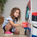 Melissa & Doug PAW Patrol Centro de actividades de madera Paw Patroller Espacio de juego multicara - Certificado FSC