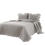 Juego de edredon encaje volantes Lush Decor Triangle Home Fashions 21T010212 3 piezas King gris claro con fundas de almo