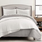 Juego de edredon Lush Decor Triangle Home Fashions 21T011226 3 piezas King Cal King mezcla de lino prelavado belga blanc