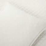 Juego de edredon Lush Decor Triangle Home Fashions 21T011226 3 piezas King Cal King mezcla de lino prelavado belga blanc