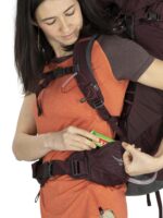 Osprey Kyte 68L Mochila de mochilero para mujer con cinturón de cadera, morado saúco, WXS/S