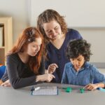 hand2mind Math Tools - Conjuntos de grupos pequeños 2-3 por Reagan Tunstall y Kristina Grant, manipuladores matemáticos,