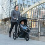 BOB Gear Wayfinder Cochecito para Trotar con Suspensión Dual Independiente, Neumáticos Llenos de Aire, y Capacidad de Pe