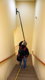 Aspiradora Mochila HEPA Cen-Tec Systems 98097-AZ 6 Qt con Kit de Limpieza Elevada 20 Pies